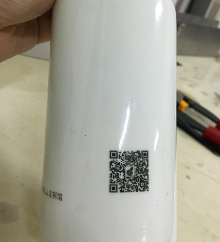 酒瓶瓶蓋讀碼及噴碼字符視覺(jué)有無(wú)檢測(cè)系統(tǒng)插圖